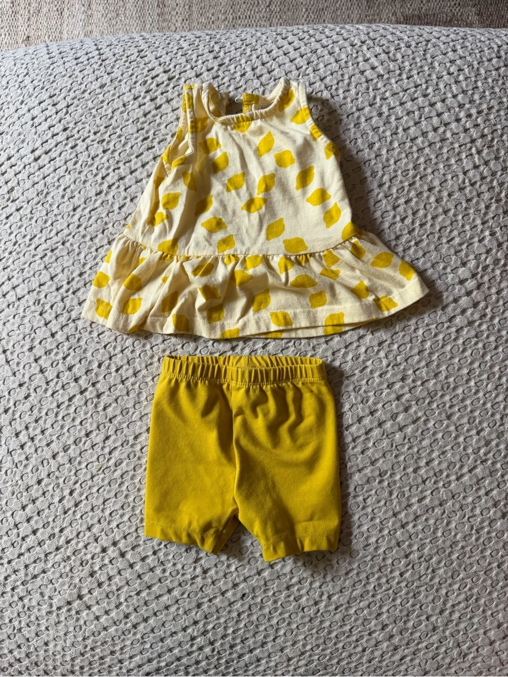 Hanna Andersson Lemon Print Tank Top & Shorts Set - size 3-6m